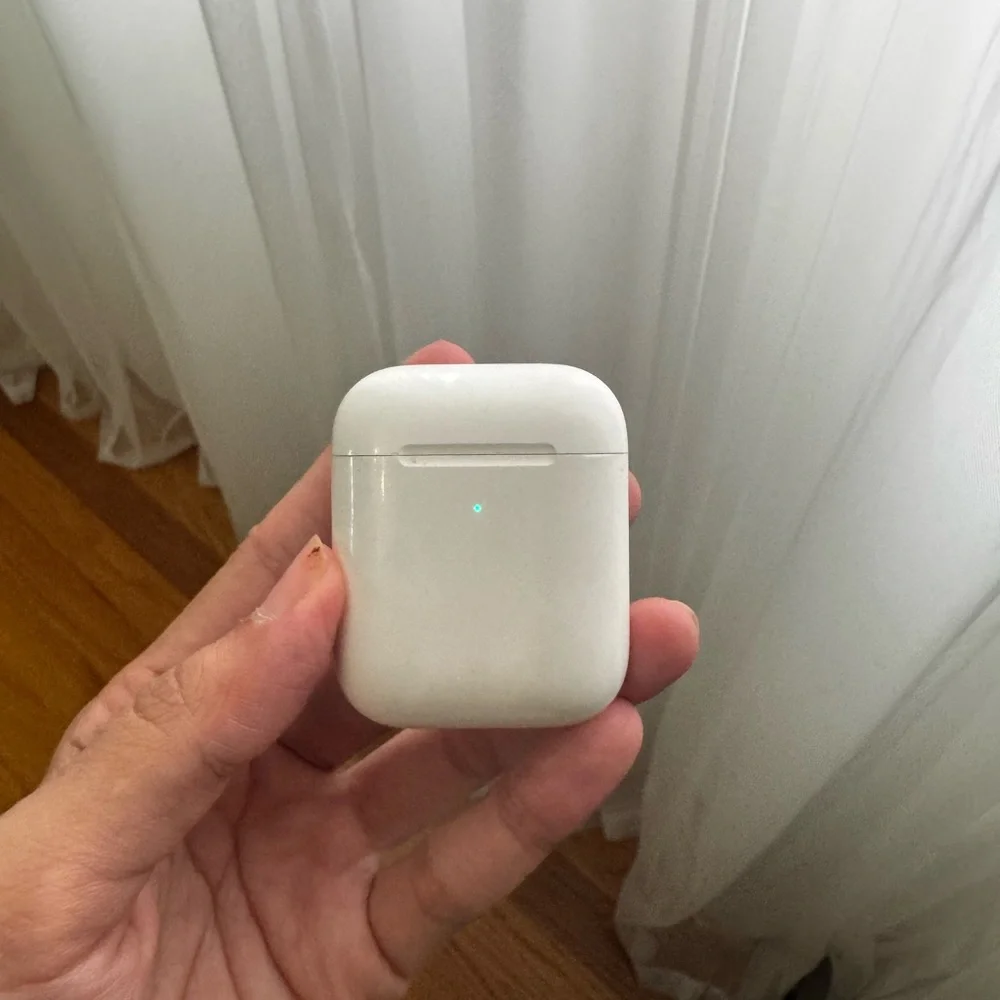 Apple White Wireless Earbuds